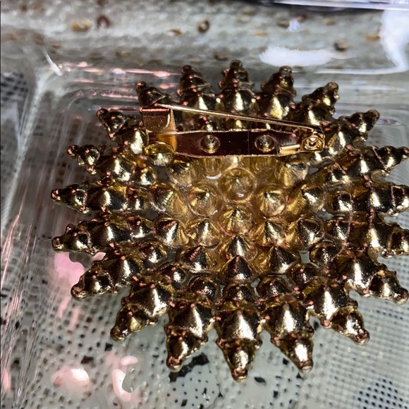 Gold Rhinestone Brooch Sun Burst 💥 - Picture 3 of 5